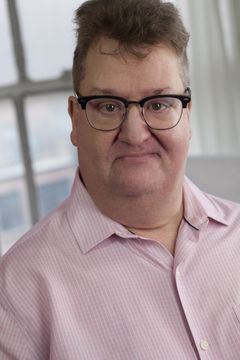 Mike Bocchetti interpreta Manager Light Shop