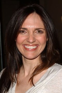 Ashley Laurence interpreta Janine DeVrie