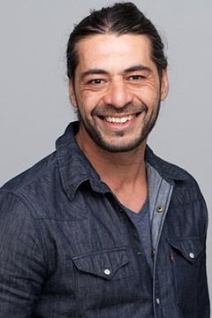 Tamer Burjaq interpreta Kwame