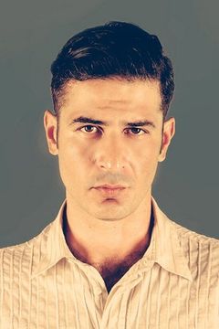 Nikolas Makris interpreta Dimitris