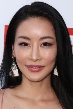 Jamie Choi interpreta Bridesmaid (uncredited)