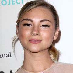 Allie Gonino interpreta Zoe Mills