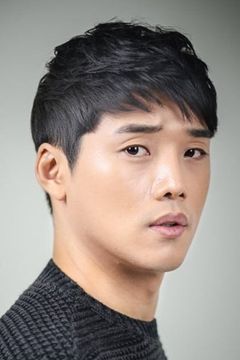 Kwon Hyuk-soo interpreta Read the Poem Member