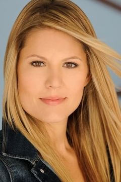 Mandy Kowalski interpreta Cheerleader (segment