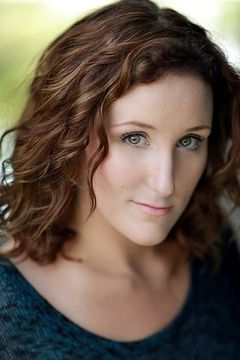 Bronagh Waugh interpreta Lucy