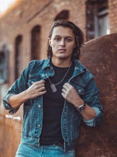 Nolan Sotillo interpreta Lucas Aman