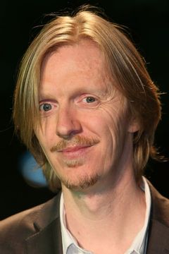 Andrew Adamson interpreta Captain of the Guards (voice)