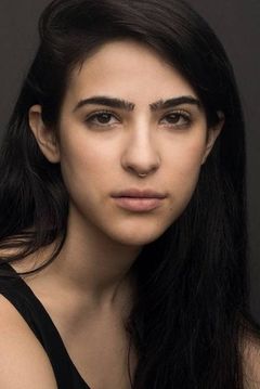 Annie Fox interpreta Jenna