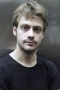 Giannis Karaoulis interpreta Man who doesn't jump