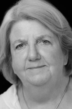 Maggie McCarthy interpreta Eileen