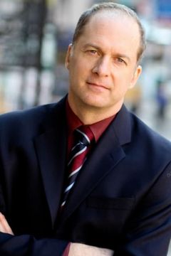 Daniel Jenkins interpreta 'A' Company Officer