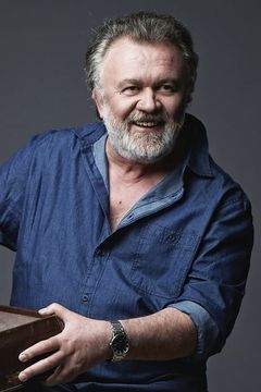 Imre Csuja interpreta KGB Agent