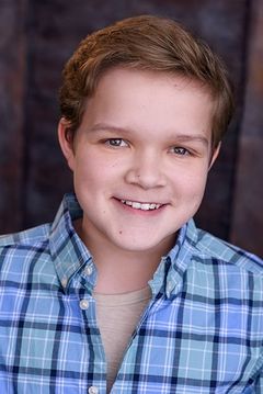 Brady Allen interpreta Robbie