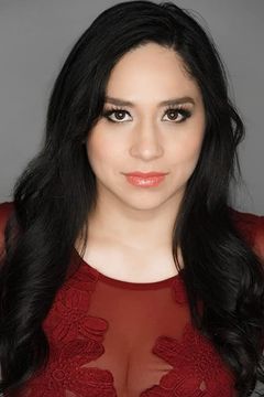 Janet Lopez interpreta Candle Seller / Peru Villager (uncredited)
