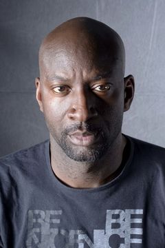 Akin Omotoso interpreta Gamba