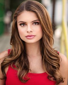 Hannah Kepple interpreta Moon