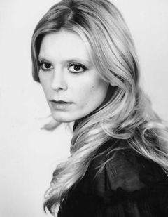 Emilia Fox interpreta Joanna Burton