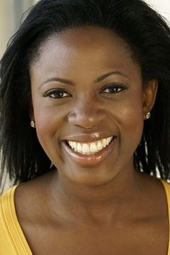 Sope Aluko interpreta Secretary at Prominence Denver