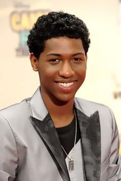 Jordan Francis interpreta Barron James