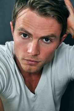 Wilson Bethel interpreta Mark Callan