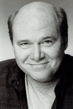 Ken Magee interpreta Agent Reilly