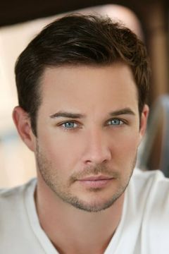 Ryan Merriman interpreta Pete Garsette