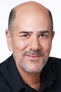 Shalom Shmuelov interpreta Prime Minister