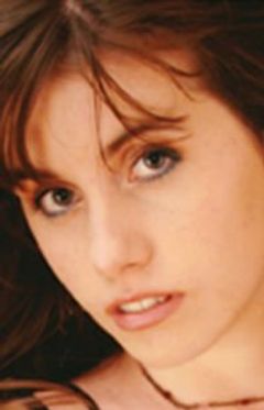Evelyn James interpreta Blind Man's Sister (uncredited)
