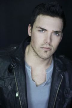 Wesley Morgan interpreta Sam