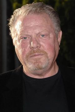 William Lucking interpreta Bob Linwood