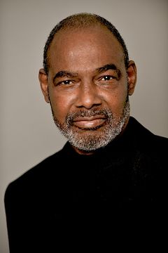 Bill Lee Brown interpreta Ronald