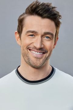 Robert Buckley interpreta Major Lilywhite