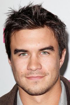 Rob Mayes interpreta Asgardian Man