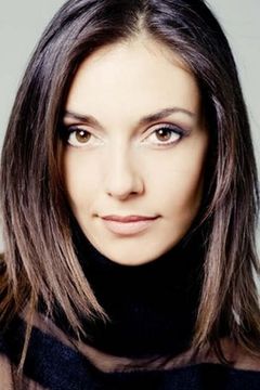 Cristina Serafini interpreta Bartender
