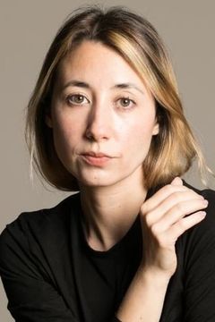 Antonella Saldicco interpreta Party Guest #1