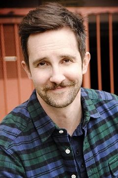 Timothy Eulich interpreta Brad