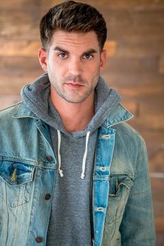 Brent Lydic interpreta Blaine McCormick