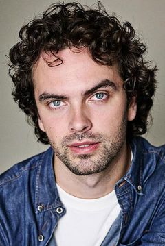 Lucas Aurelio interpreta Electrician