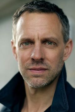 Trevor White interpreta Yuppie