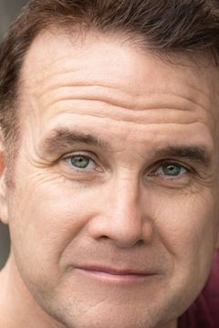 Ted Koch interpreta BATF Agent Bob Sneed
