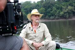 Carson Grant interpreta Ron Keller, Acting Teacher (uncredited)