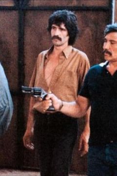 Orlando Ragusa interpreta Tony's Henchman (uncredited)