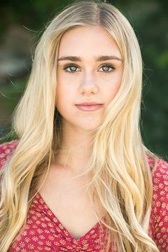Emily Skinner interpreta Bailey