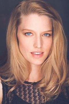 Sarah Brooks interpreta Felicity Olson