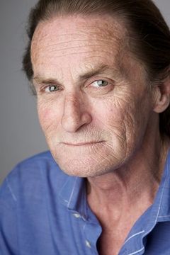 Mick Innes interpreta Old Yacht Man