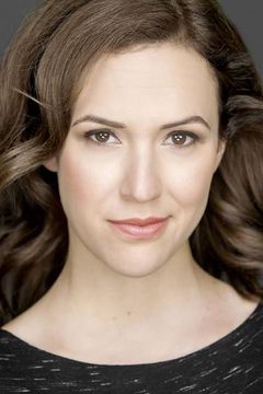 Adriene Mishler interpreta Connie