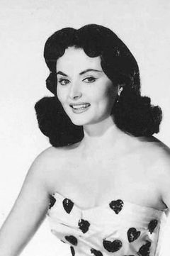 Nancy Walters interpreta Abigail Prentice