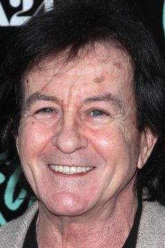 Lee Ving interpreta Greer