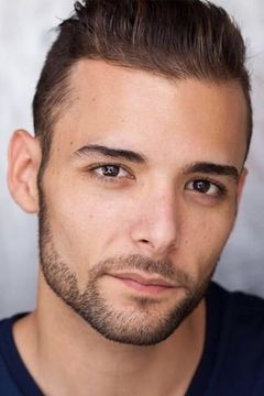 Cody Gomes interpreta Keoki