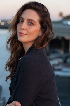 Emily Somers interpreta Dawn